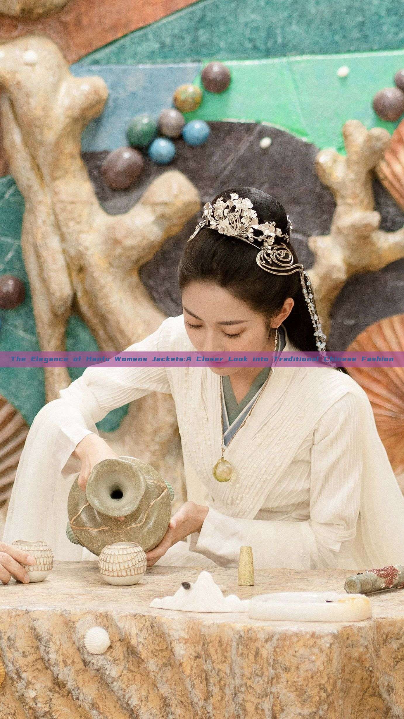 The Elegance of Hanfu Womens Jackets:A Closer Look into Traditional Chinese Fashion The Elegance of Hanfu Womens Jackets:A Closer Look into Traditional Chinese Fashion