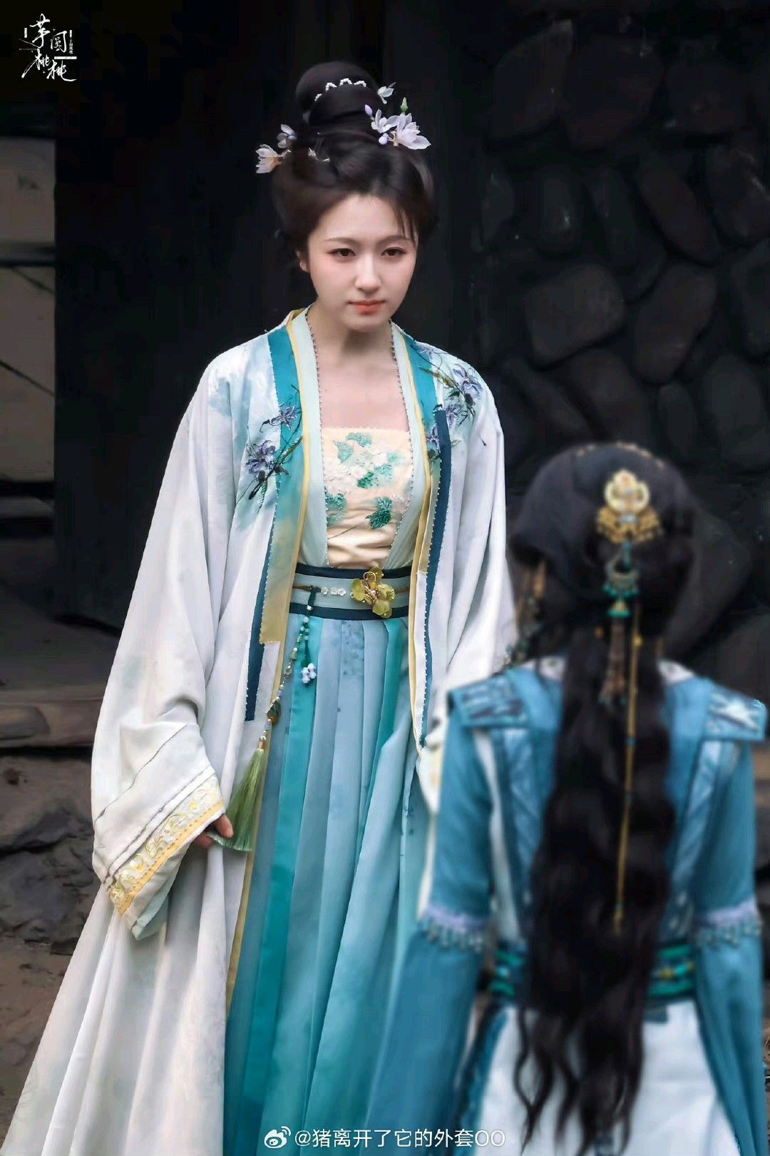 The Splendor of Dunhuang-Style Hanfu,Phoenix Headdress and Bridal Robes The Splendor of Dunhuang-Style Hanfu,Phoenix Headdress and Bridal Robes