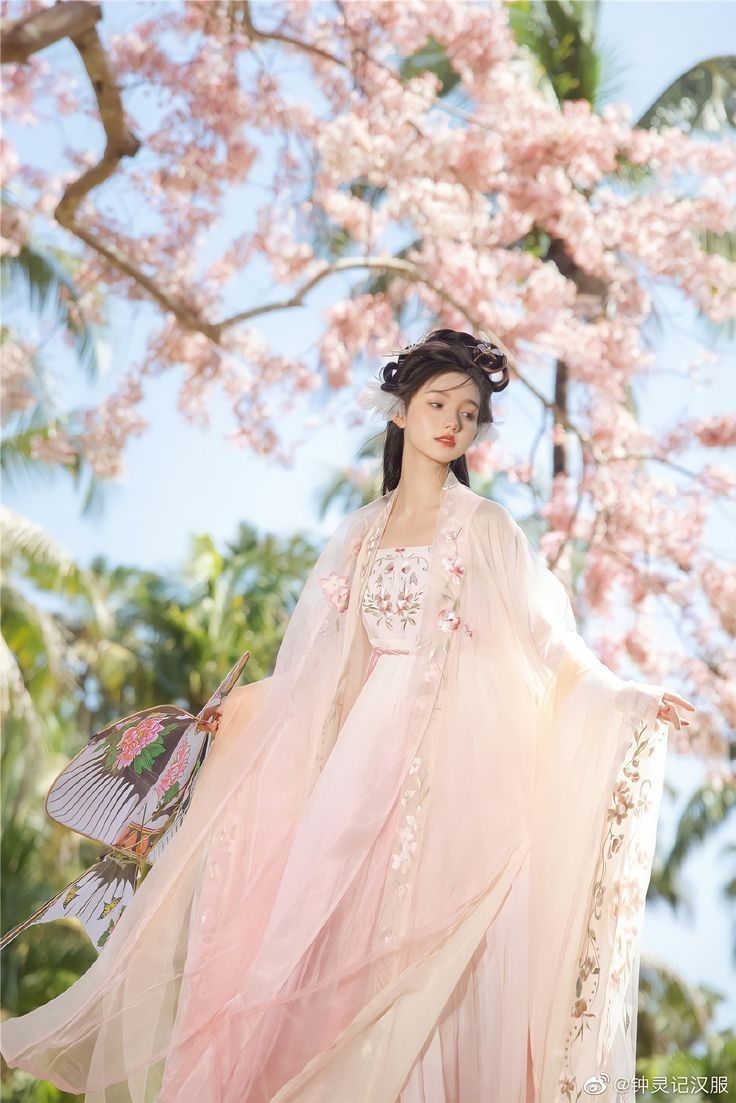 The Charm of Cheongsam and Kankan in Summer The Charm of Cheongsam and Kankan in Summer