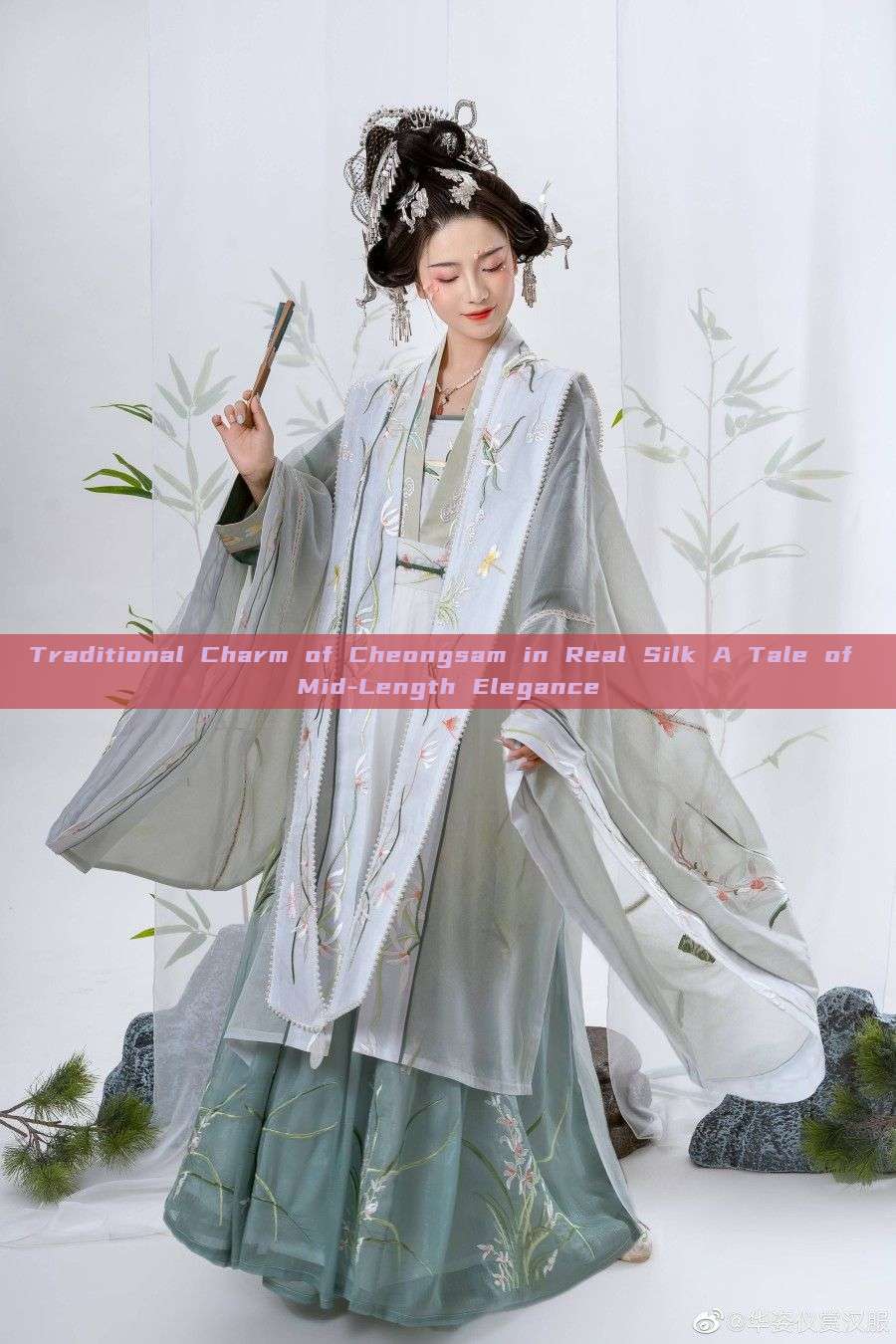 Traditional Charm of Cheongsam in Real Silk A Tale of Mid-Length Elegance Traditional Charm of Cheongsam in Real Silk A Tale of Mid-Length Elegance