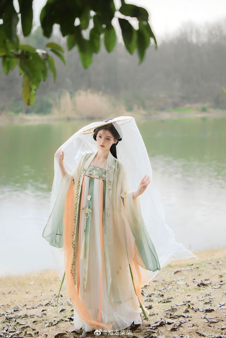 The Elegance of Su Hangs Cheongsam:A Cultural Journey Through Time The Elegance of Su Hangs Cheongsam:A Cultural Journey Through Time
