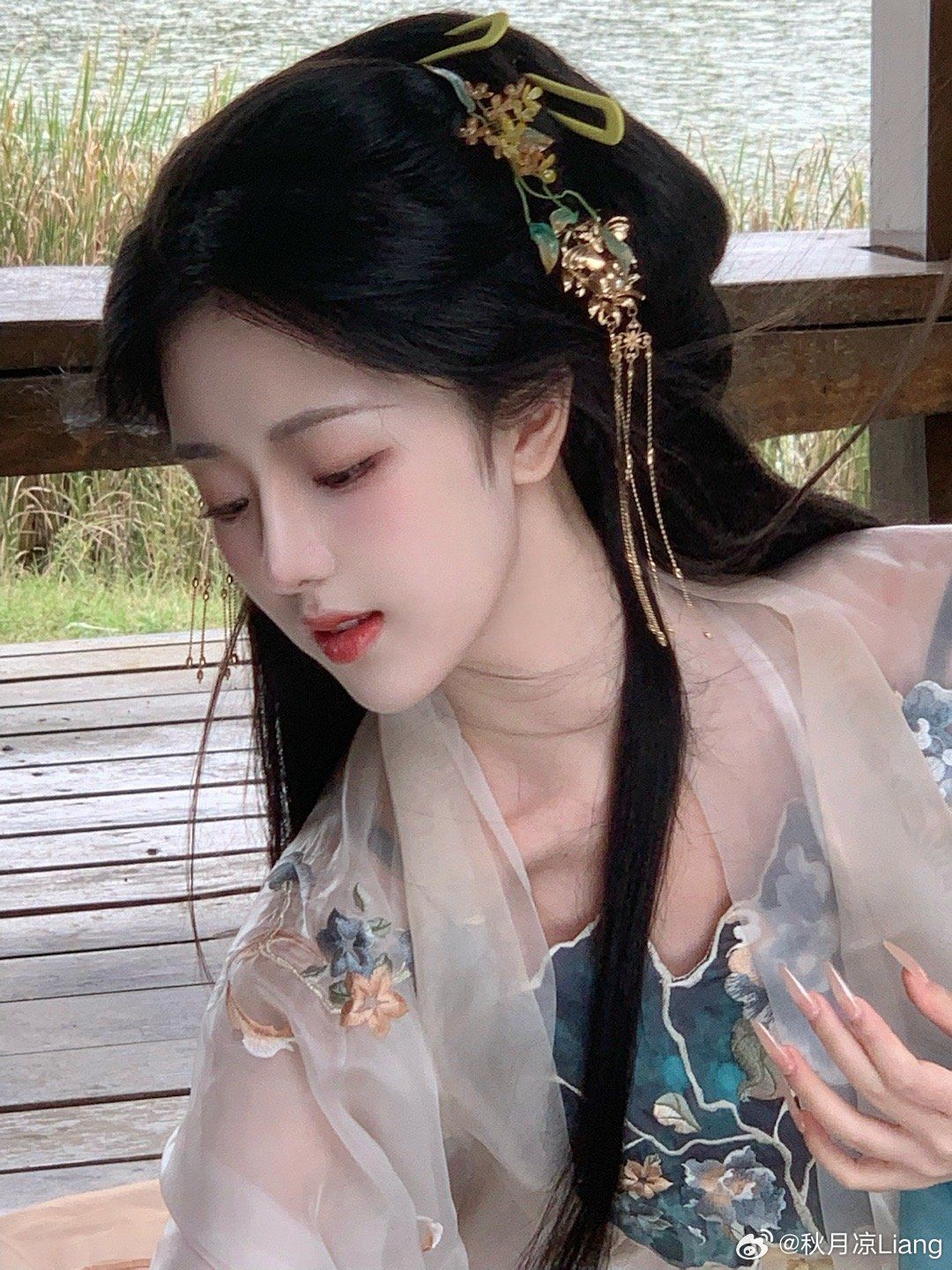Petite汉服女子的夏日风采,汉服穿搭指南与时尚启示 Petite汉服女子的夏日风采,汉服穿搭指南与时尚启示