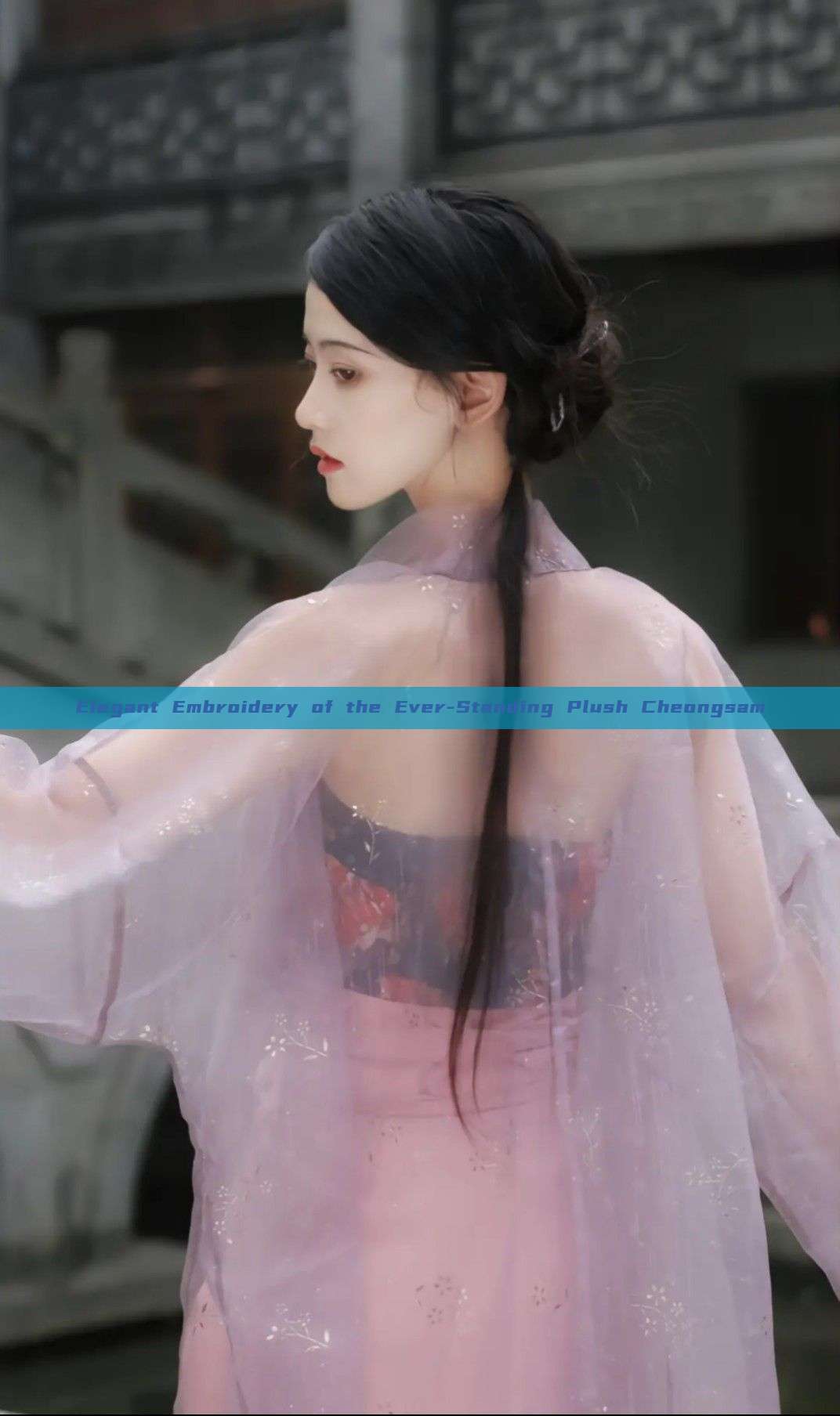 Elegant Embroidery of the Ever-Standing Plush Cheongsam Elegant Embroidery of the Ever-Standing Plush Cheongsam