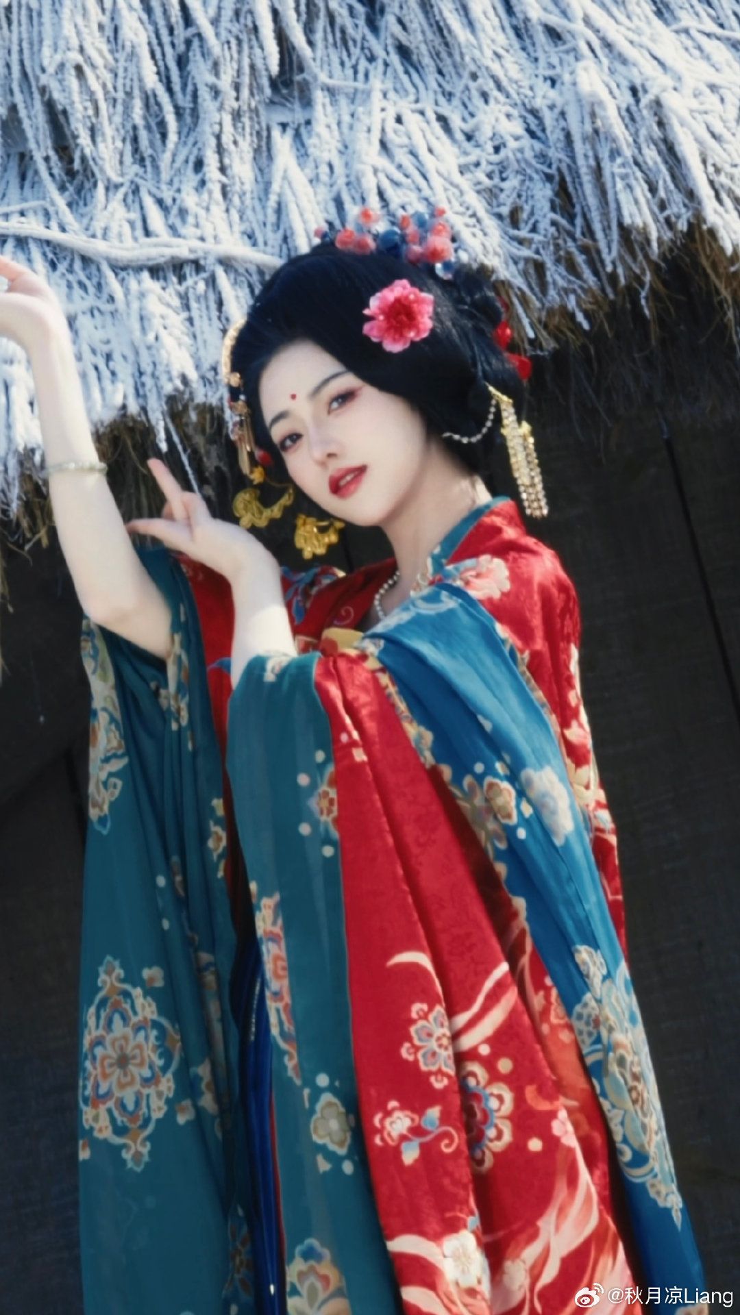 The Rise of Qipao-Inspired Gowns in the Student Community:A Focus on Female Students The Rise of Qipao-Inspired Gowns in the Student Community:A Focus on Female Students