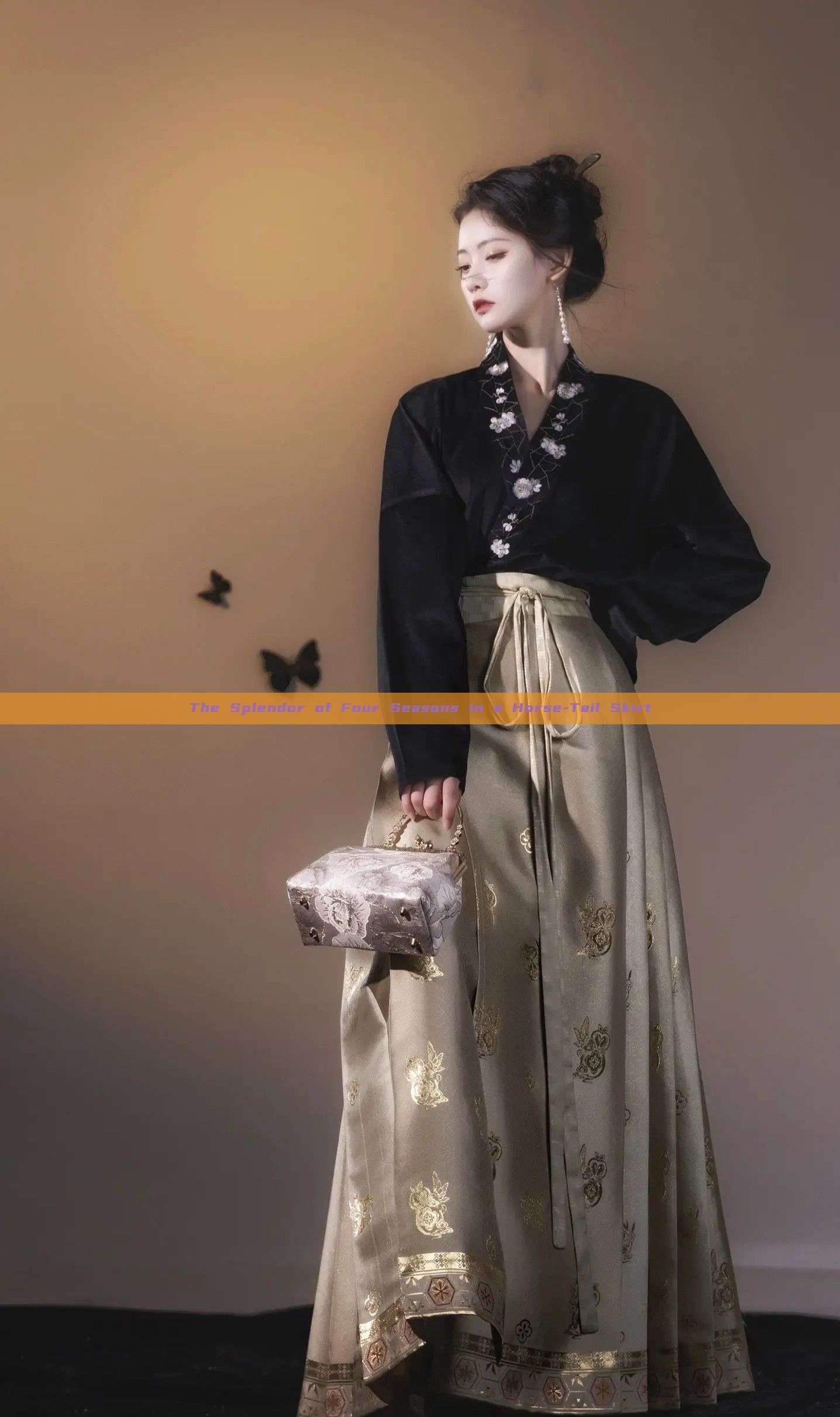 The Splendor of Four Seasons in a Horse-Tail Skirt The Splendor of Four Seasons in a Horse-Tail Skirt