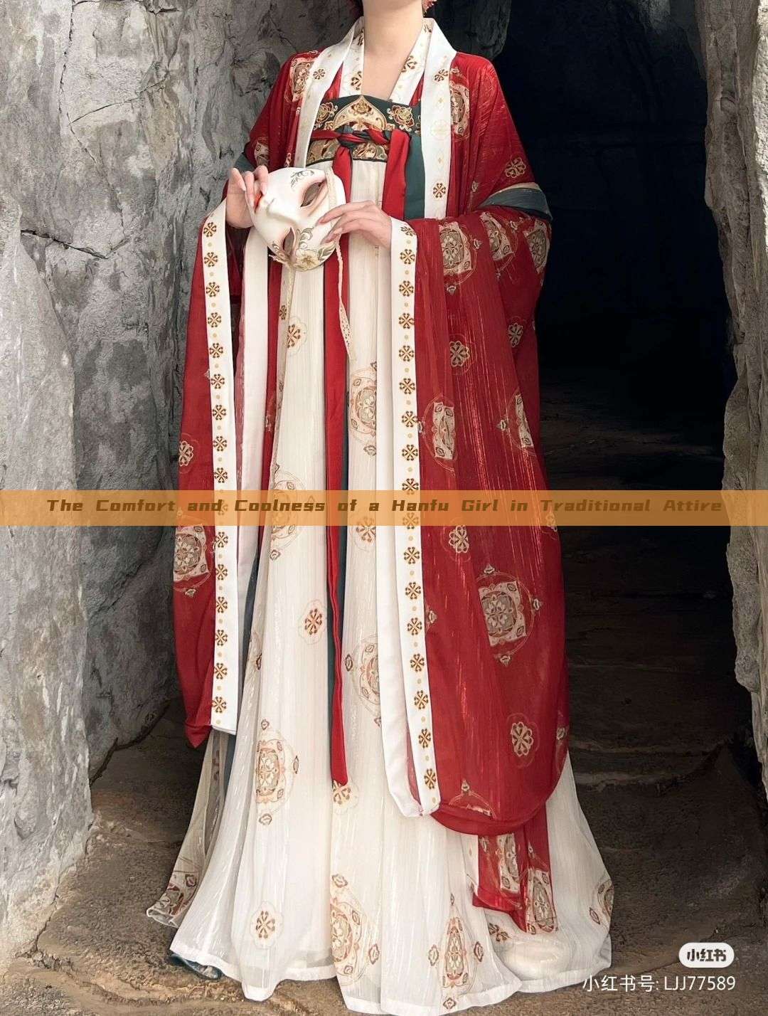 The Comfort and Coolness of a Hanfu Girl in Traditional Attire The Comfort and Coolness of a Hanfu Girl in Traditional Attire