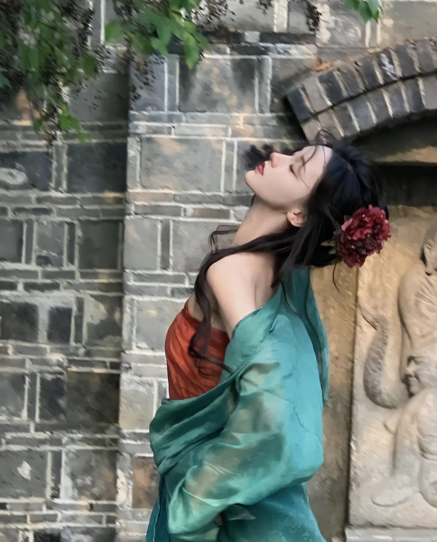 The Splendid Tale of the Embroidered Spring Sword and Hanfu The Splendid Tale of the Embroidered Spring Sword and Hanfu
