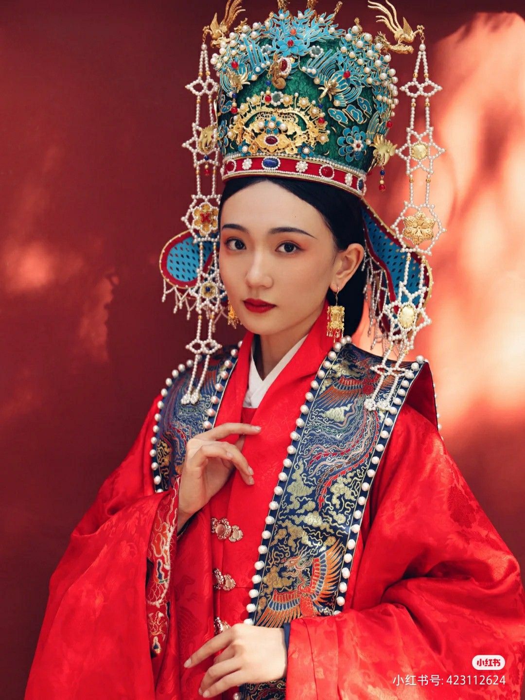 The Sleeveless Collar of Cheongsam:A Unique Fashion Statement The Sleeveless Collar of Cheongsam:A Unique Fashion Statement