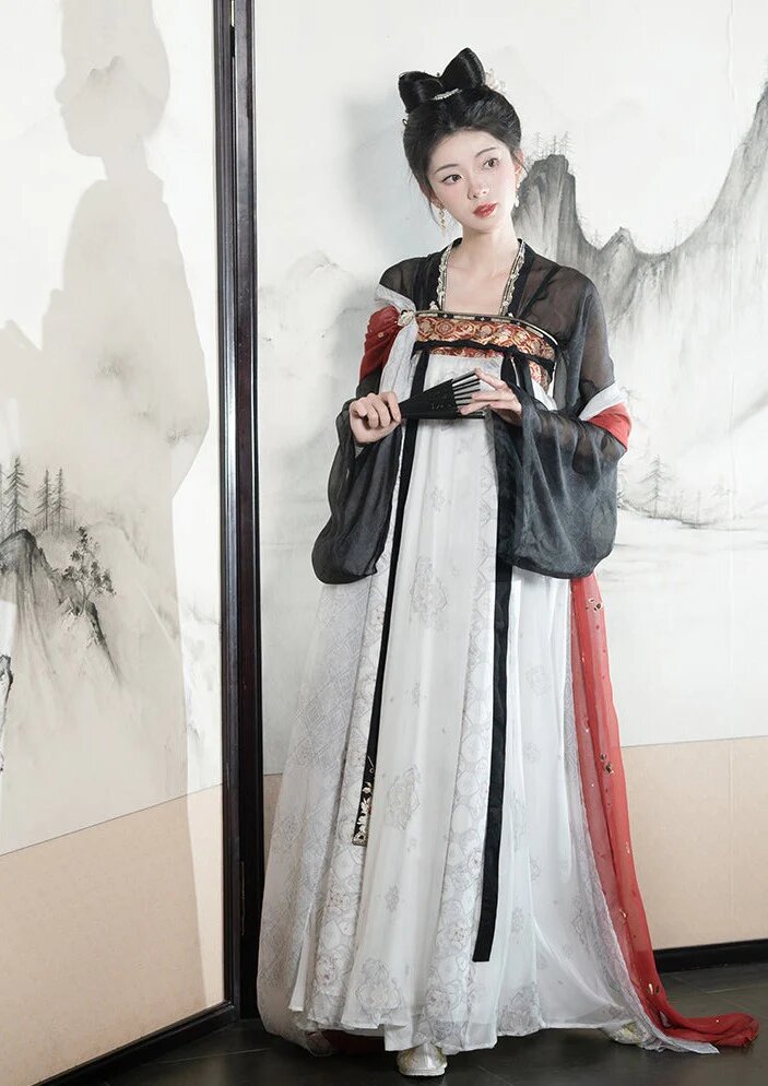 The Evolution of Chinese Traditional Clothing:The Hooded Cape,Shawl and Hanfu The Evolution of Chinese Traditional Clothing:The Hooded Cape,Shawl and Hanfu