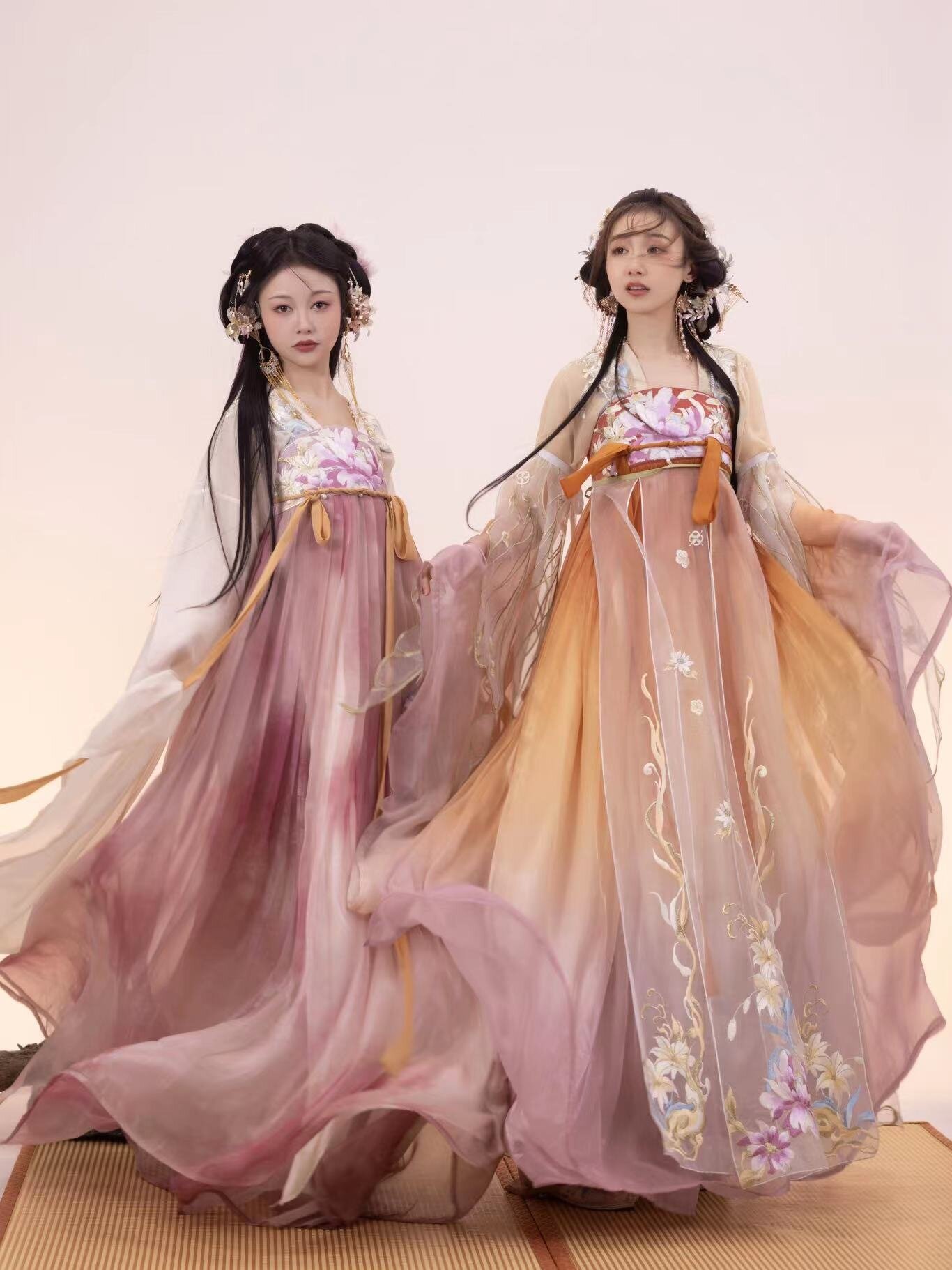 Traditional Cheongsam,Ball-Swing Hairpins and Hair Combs:A Journey into Chinese Cultural Elegance Traditional Cheongsam,Ball-Swing Hairpins and Hair Combs:A Journey into Chinese Cultural Elegance