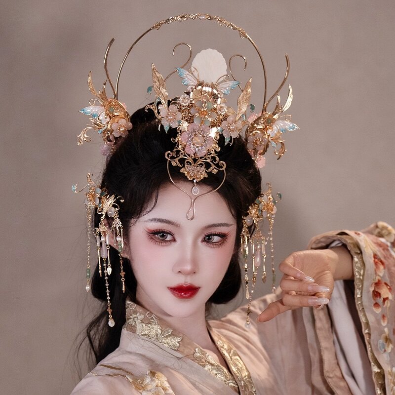 Elite Elegance of Sleeve-Bearing Cheongsam:The Mid-袖的旗袍魅力 Elite Elegance of Sleeve-Bearing Cheongsam:The Mid-袖的旗袍魅力
