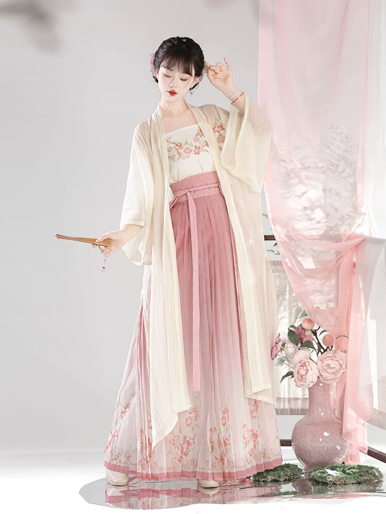 Traditional Elegance:The Revival of Hanfu and Tangzhuang for Adult Women Traditional Elegance:The Revival of Hanfu and Tangzhuang for Adult Women