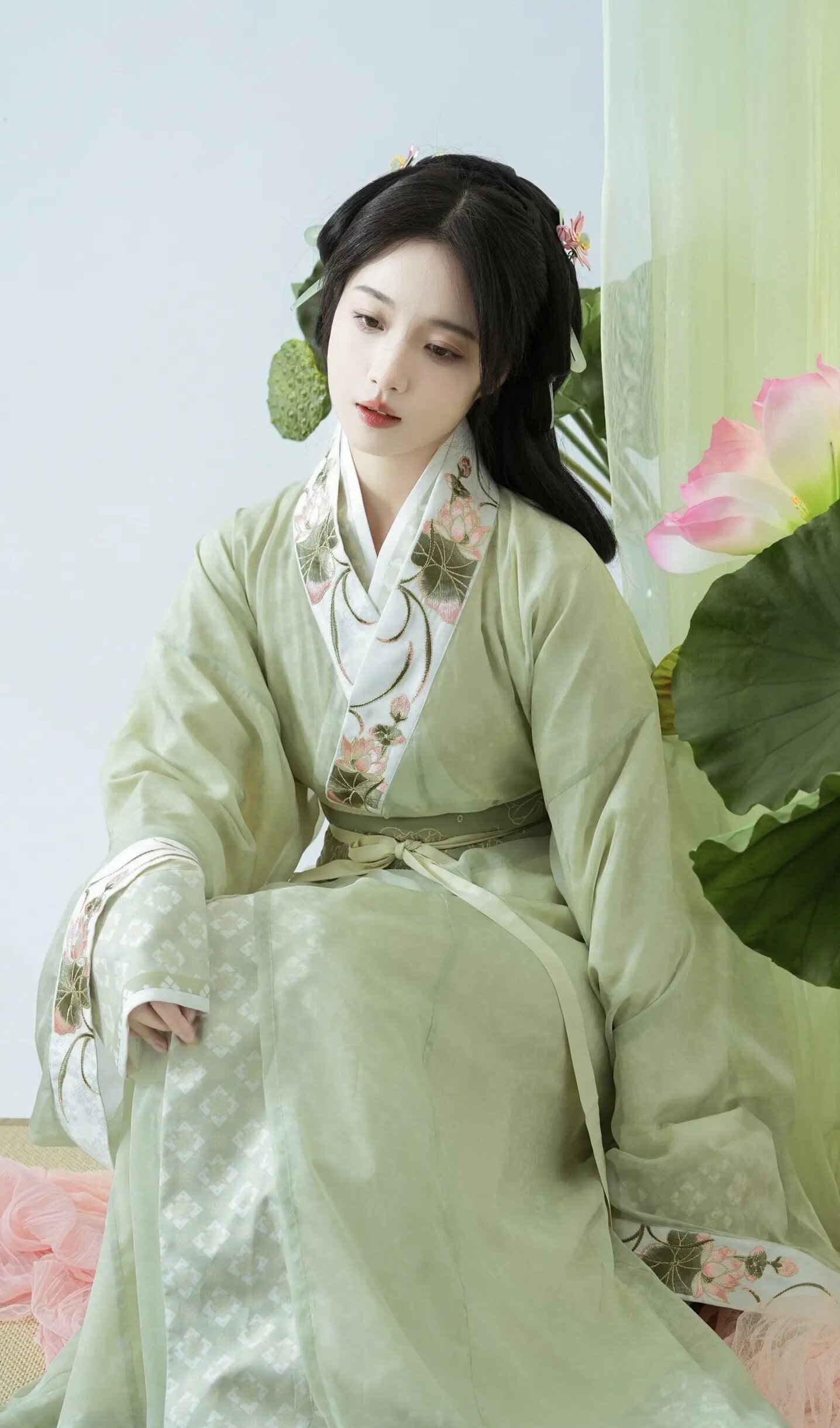 Luo Tianyis Cheongsam Cosplay:Exploring the Elegance of Qipao in Costume Form Luo Tianyis Cheongsam Cosplay:Exploring the Elegance of Qipao in Costume Form