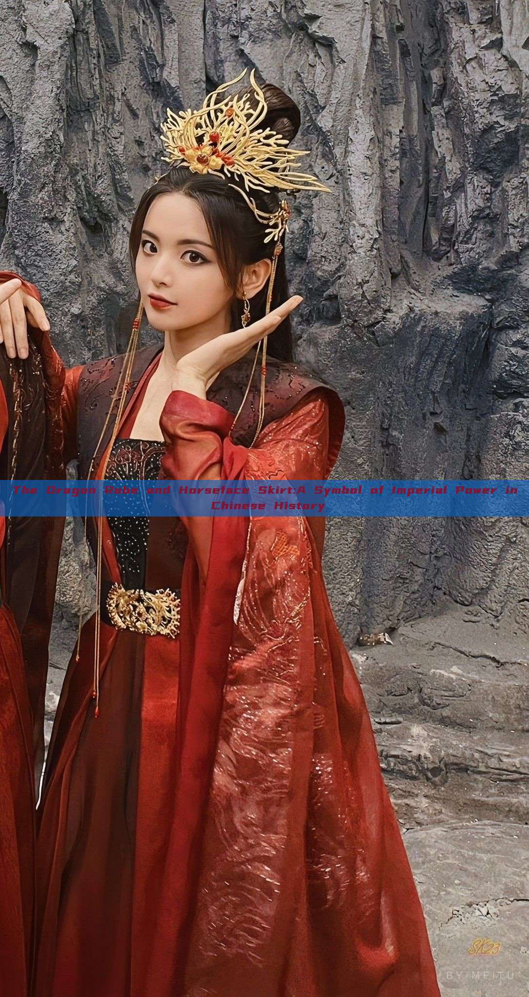 The Dragon Robe and Horseface Skirt:A Symbol of Imperial Power in Chinese History