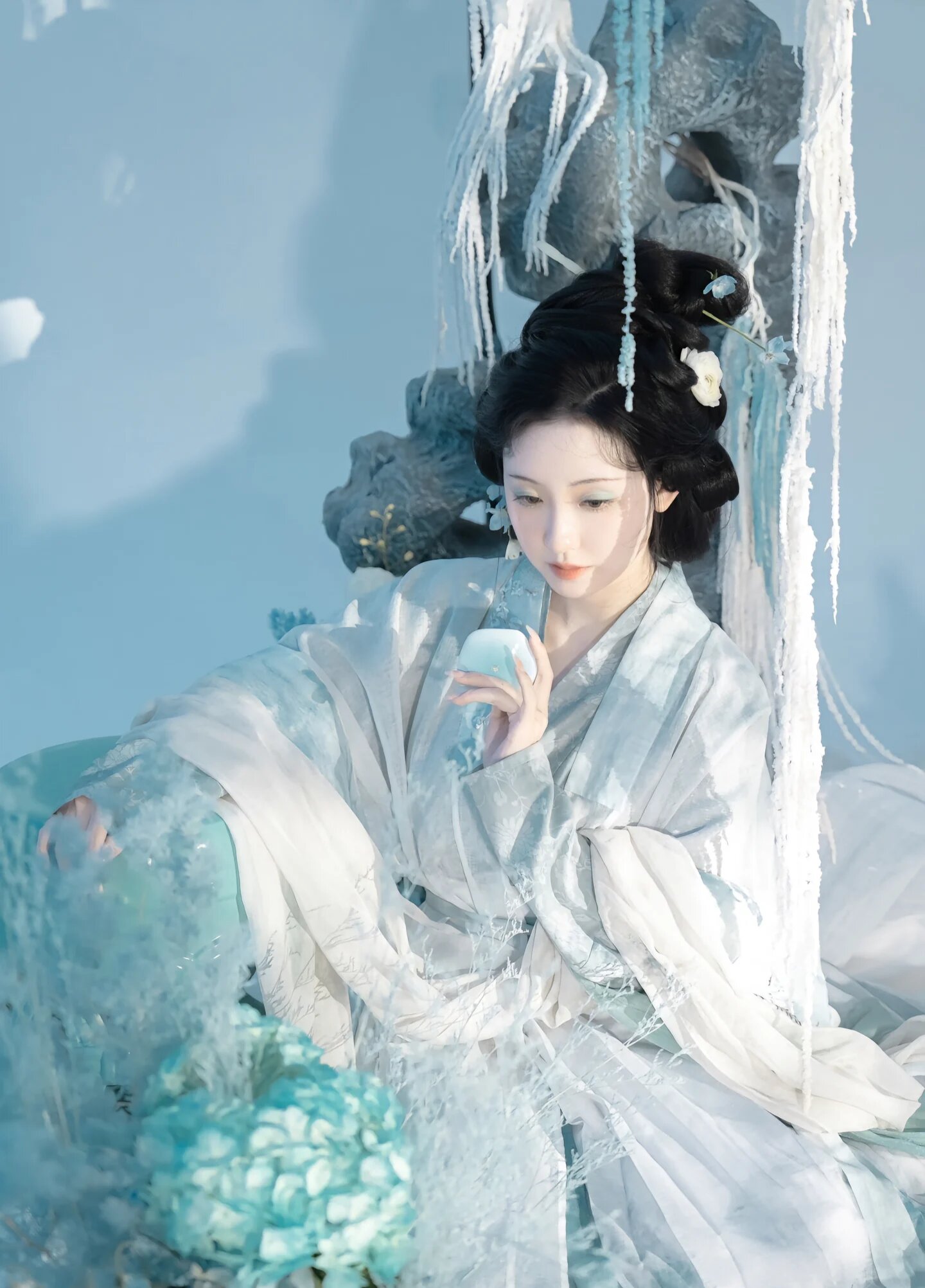 Star-Inspired Hanfu Fashion:Zhao Liyings Journey into Traditional Elegance Star-Inspired Hanfu Fashion:Zhao Liyings Journey into Traditional Elegance