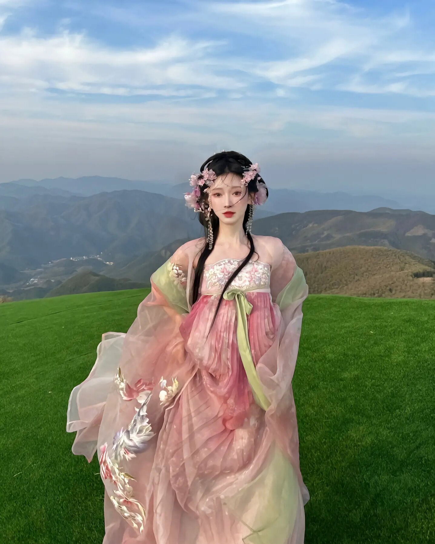 Winter and Autumn Childrens Hanfu Long Overcoat for Girls:A Fashionable and Warm Choice Winter and Autumn Childrens Hanfu Long Overcoat for Girls:A Fashionable and Warm Choice