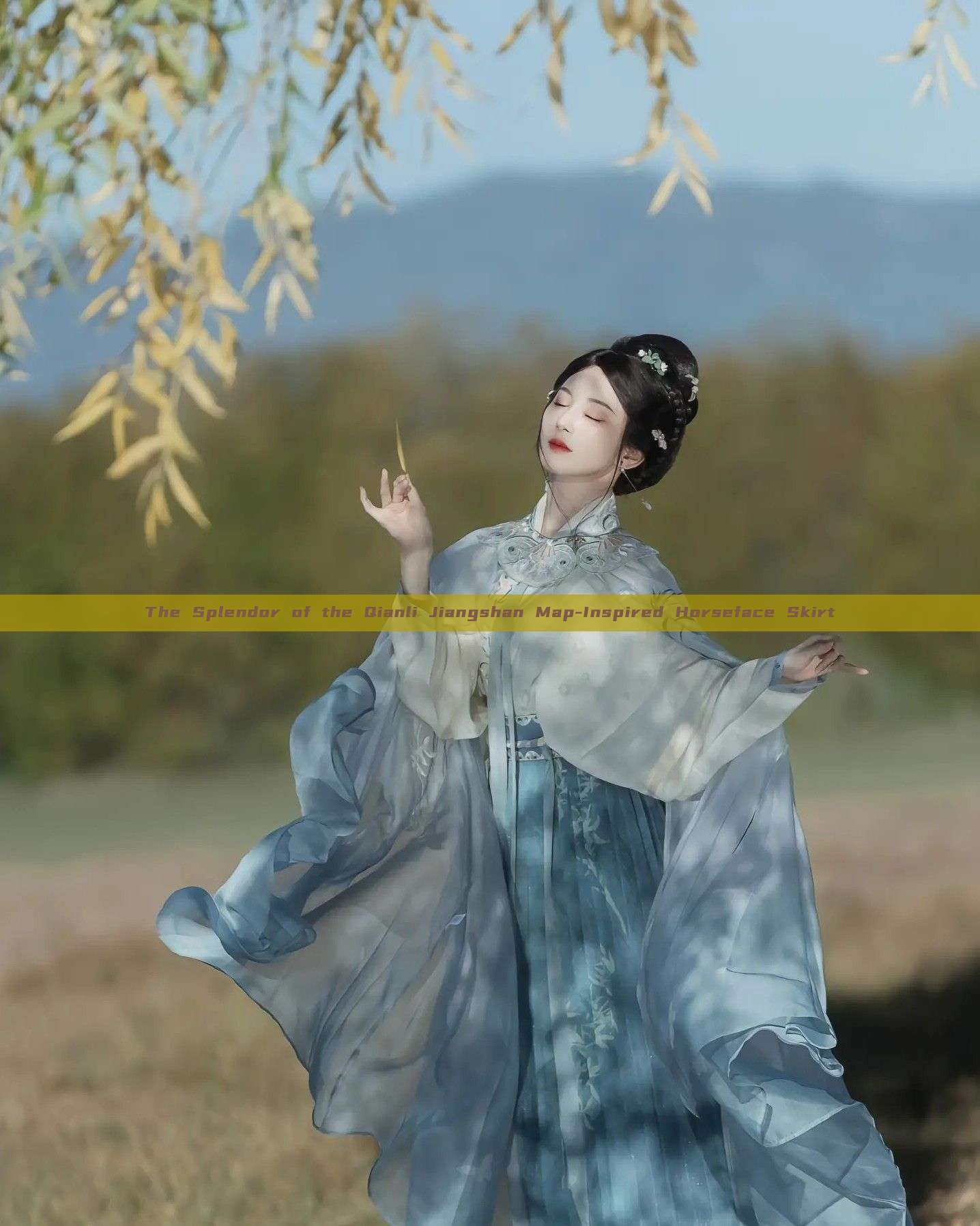 The Splendor of the Qianli Jiangshan Map-Inspired Horseface Skirt The Splendor of the Qianli Jiangshan Map-Inspired Horseface Skirt
