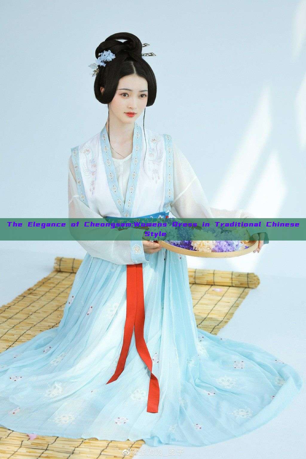 The Elegance of Cheongsam:Womens Dress in Traditional Chinese Style The Elegance of Cheongsam:Womens Dress in Traditional Chinese Style