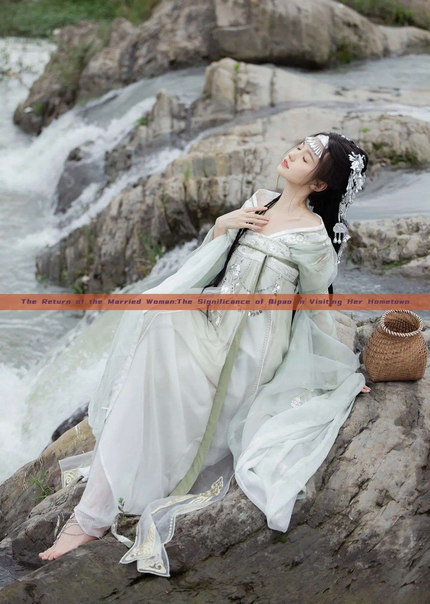 The Return of the Married Woman:The Significance of Qipao in Visiting Her Hometown The Return of the Married Woman:The Significance of Qipao in Visiting Her Hometown