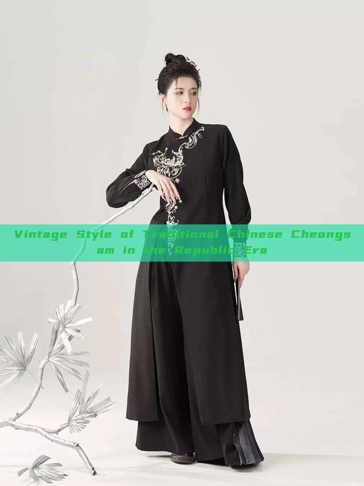 Vintage Style of Traditional Chinese Cheongsam in the Republic Era Vintage Style of Traditional Chinese Cheongsam in the Republic Era