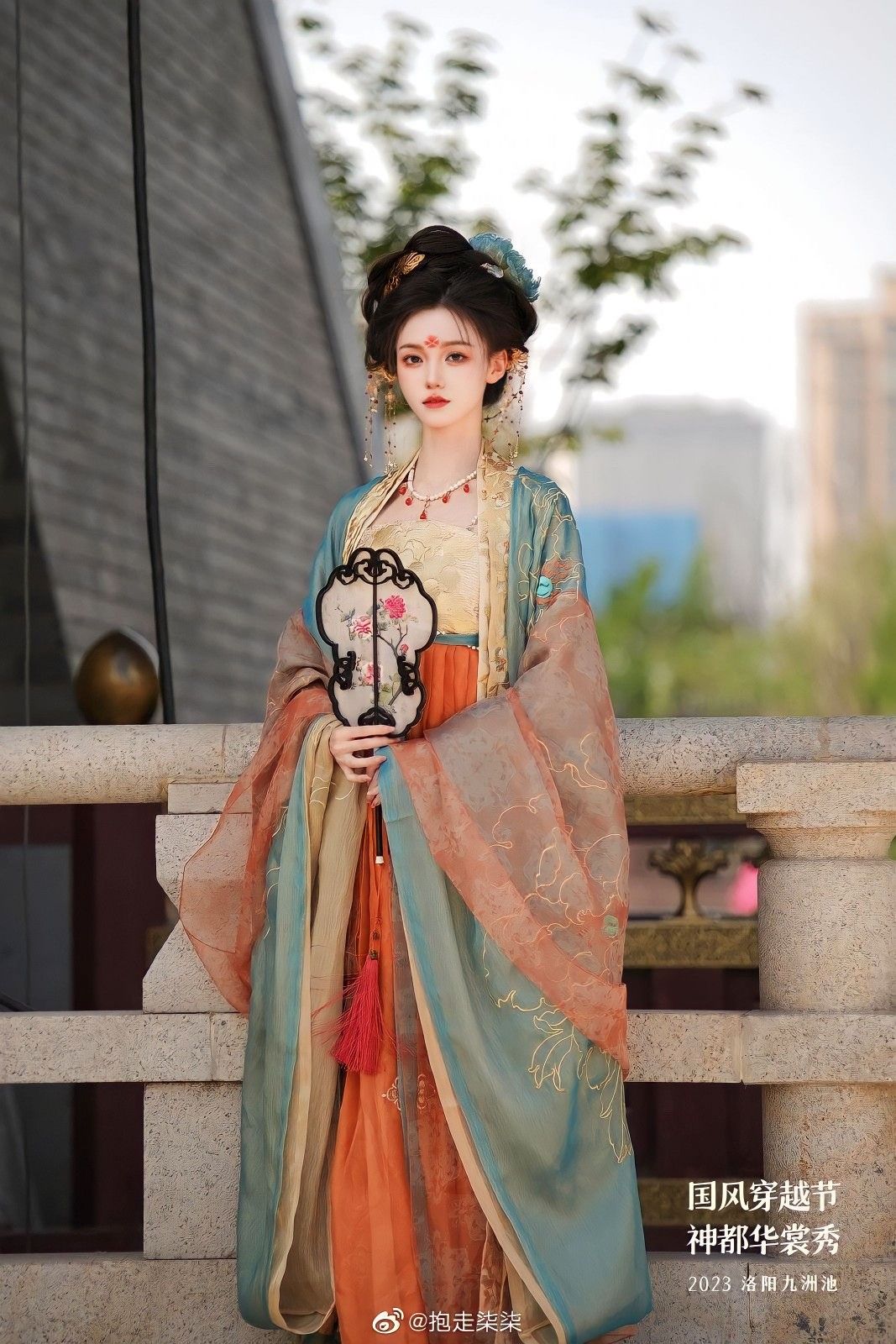 Blasting the Street with Cheongsam Elegance:A Cultural Journey Blasting the Street with Cheongsam Elegance:A Cultural Journey