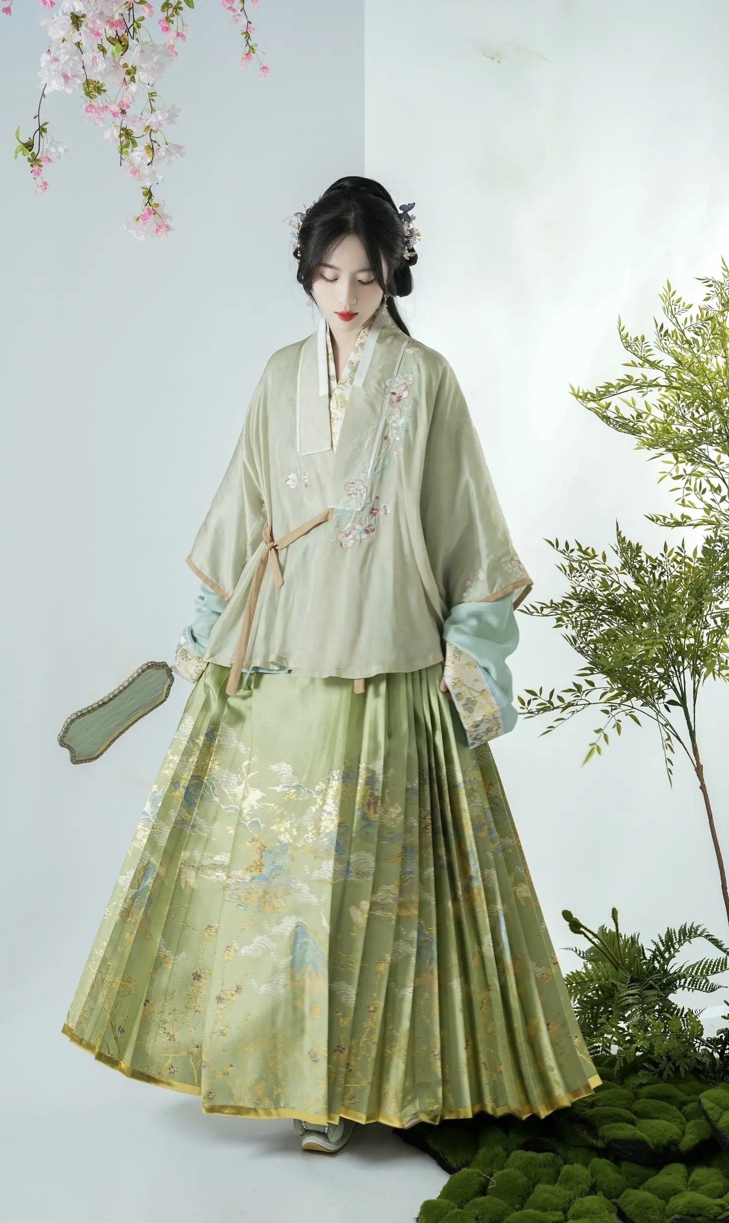 Embroidered Dragon Cheongsam:A Symbol of Chinese Cultural Splendor Embroidered Dragon Cheongsam:A Symbol of Chinese Cultural Splendor