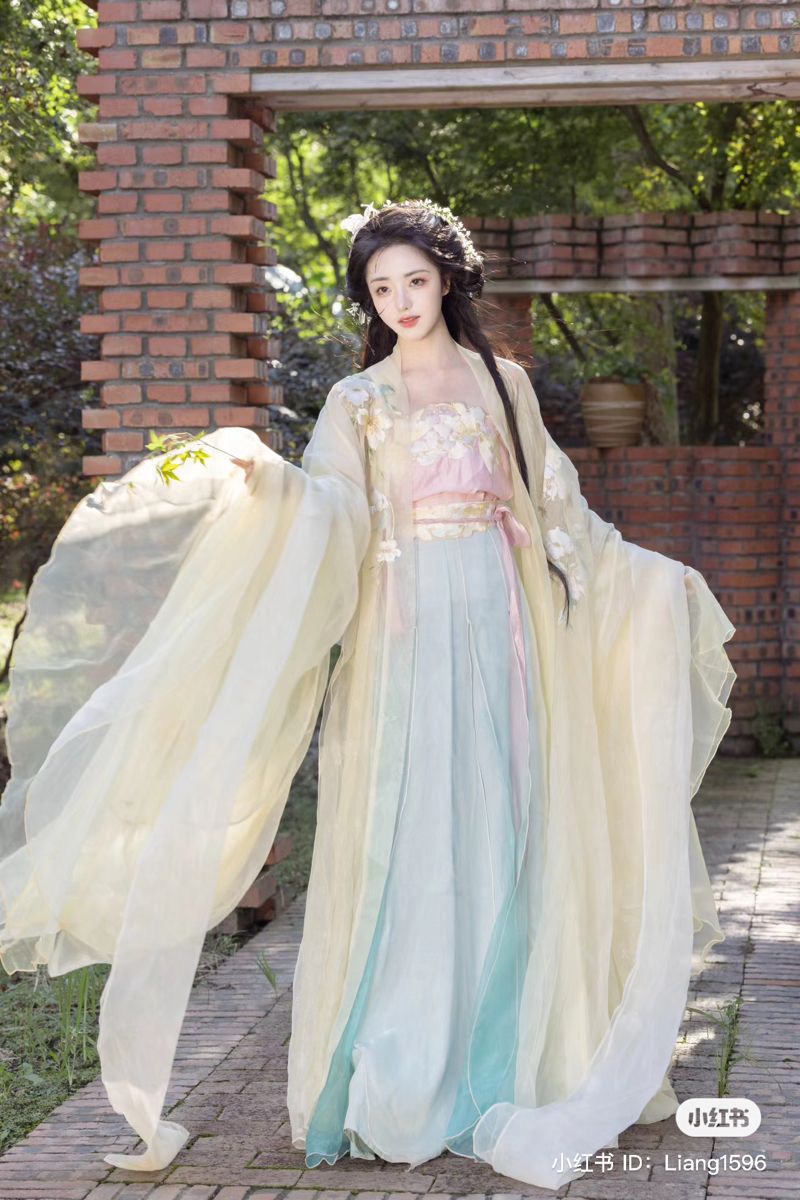The Rise of Cheongsam-Inspired Mini Skirt:Fashion Fusion in the Modern Era The Rise of Cheongsam-Inspired Mini Skirt:Fashion Fusion in the Modern Era