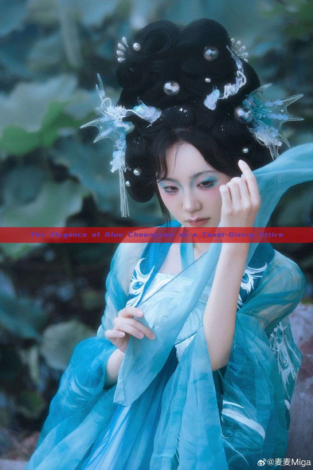 The Elegance of Blue Cheongsam as a Toast-Giving Attire The Elegance of Blue Cheongsam as a Toast-Giving Attire