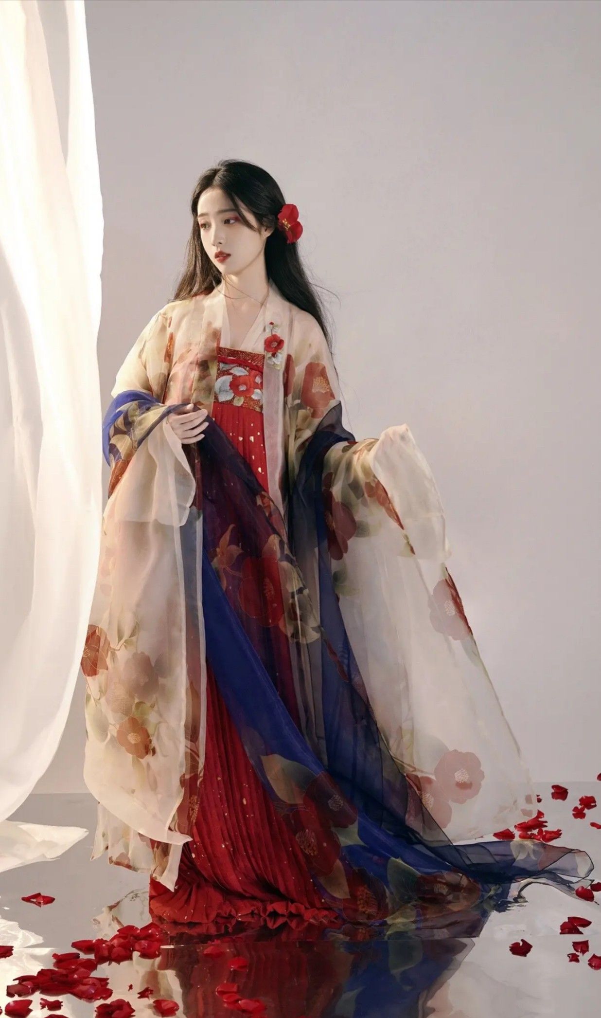 Embracing the New Chinese Tradition:Qipao as a Modern Engagement Dress Embracing the New Chinese Tradition:Qipao as a Modern Engagement Dress