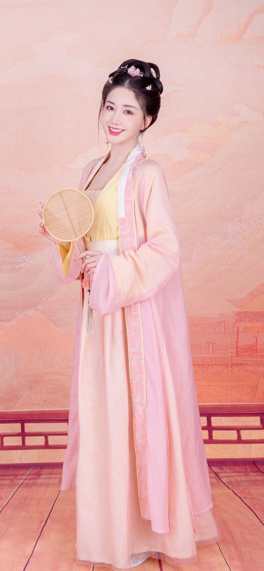 Improving Traditional Hanfu:The Evolution of Cotton and Linen Fabrics Improving Traditional Hanfu:The Evolution of Cotton and Linen Fabrics