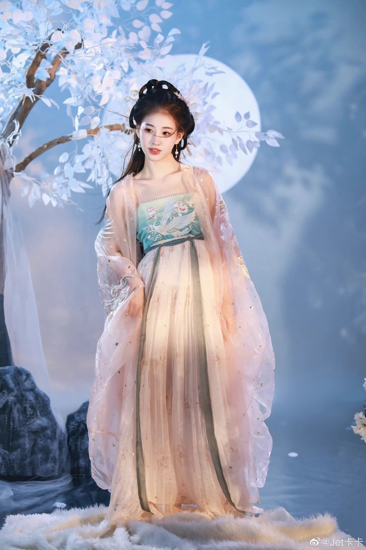 Autumn and Winter Long Coats to Pair with Cheongsam:A Stylish Guide Autumn and Winter Long Coats to Pair with Cheongsam:A Stylish Guide