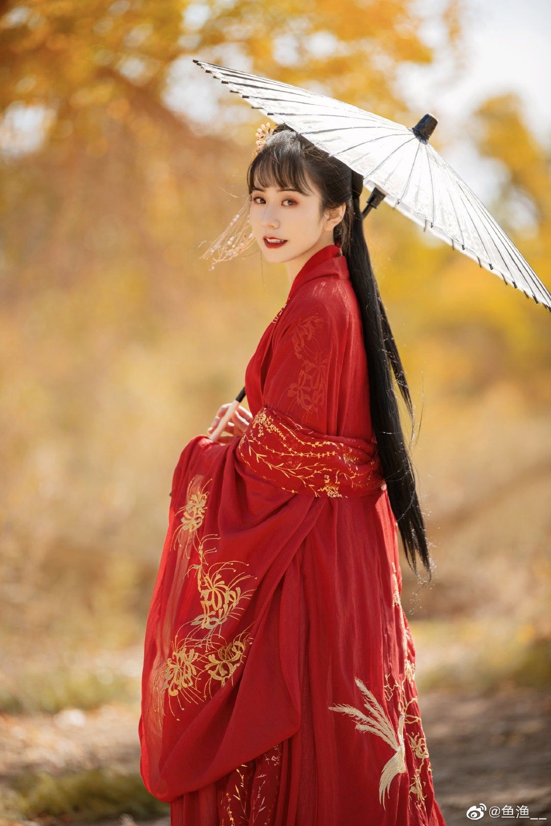 The Deification of Deer and the Revival of Hanfu:A Journey into Traditional Chinese Culture The Deification of Deer and the Revival of Hanfu:A Journey into Traditional Chinese Culture