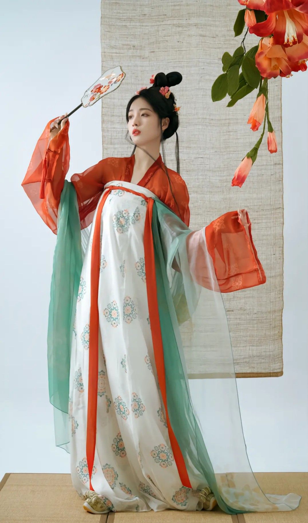 Winter Cheongsam:A Loose Fit for Comfort and Style Winter Cheongsam:A Loose Fit for Comfort and Style
