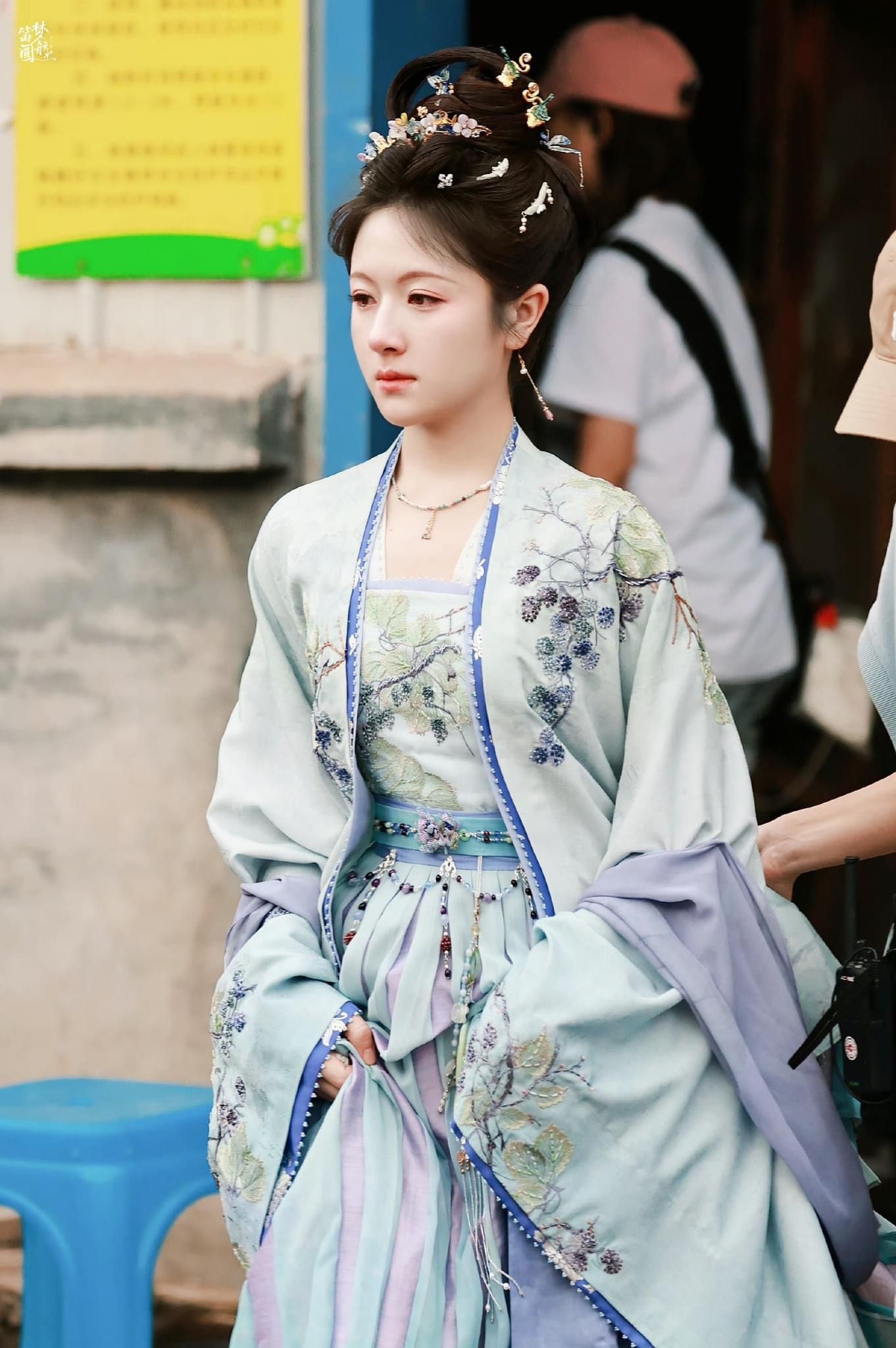 The Elegance of Cheongsam with a Shawl and Fringed Tassel The Elegance of Cheongsam with a Shawl and Fringed Tassel