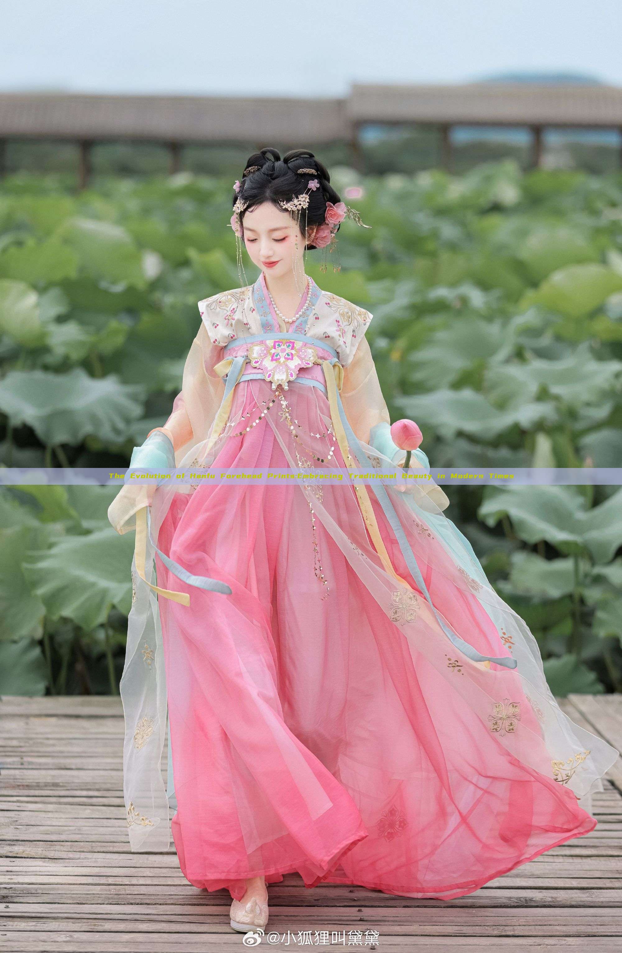 The Evolution of Hanfu Forehead Prints:Embracing Traditional Beauty in Modern Times The Evolution of Hanfu Forehead Prints:Embracing Traditional Beauty in Modern Times