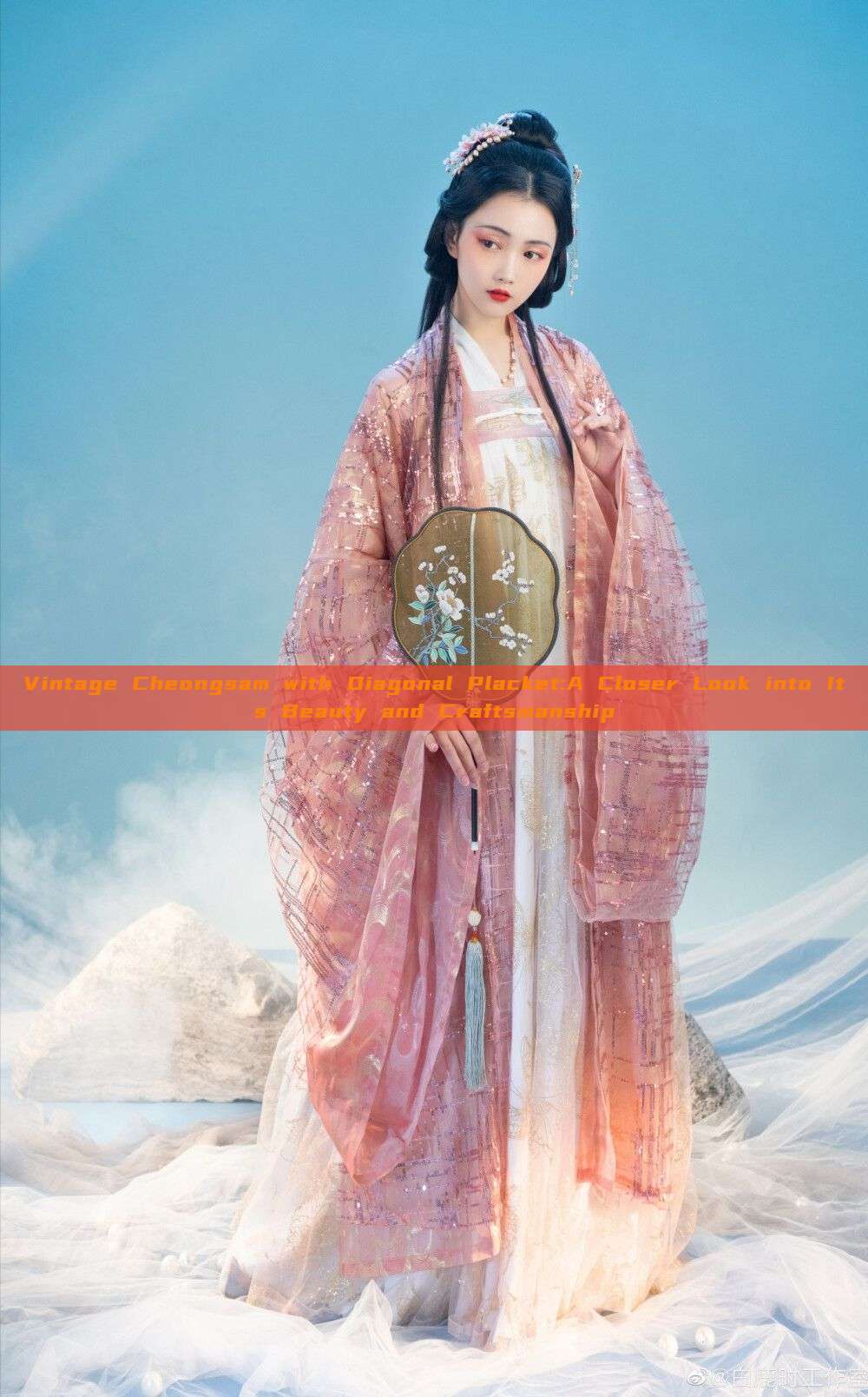 Vintage Cheongsam with Diagonal Placket:A Closer Look into Its Beauty and Craftsmanship