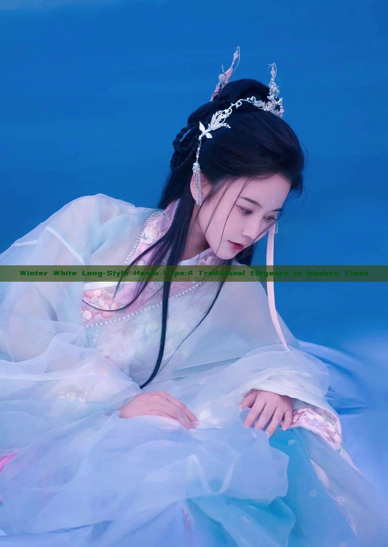 Winter White Long-Style Hanfu Cape:A Traditional Elegance in Modern Times Winter White Long-Style Hanfu Cape:A Traditional Elegance in Modern Times