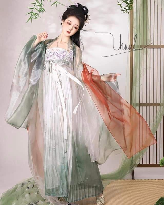 Embracing Modern Elegance:The Chic Two-Piece Cheongsam Revolution Embracing Modern Elegance:The Chic Two-Piece Cheongsam Revolution