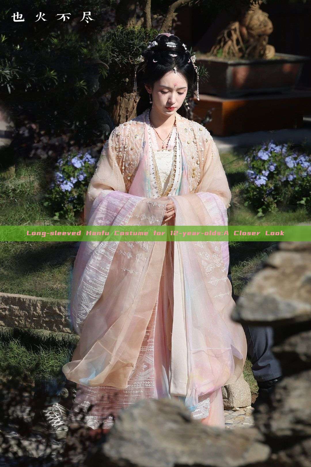 Long-sleeved Hanfu Costume for 12-year-olds:A Closer Look Long-sleeved Hanfu Costume for 12-year-olds:A Closer Look