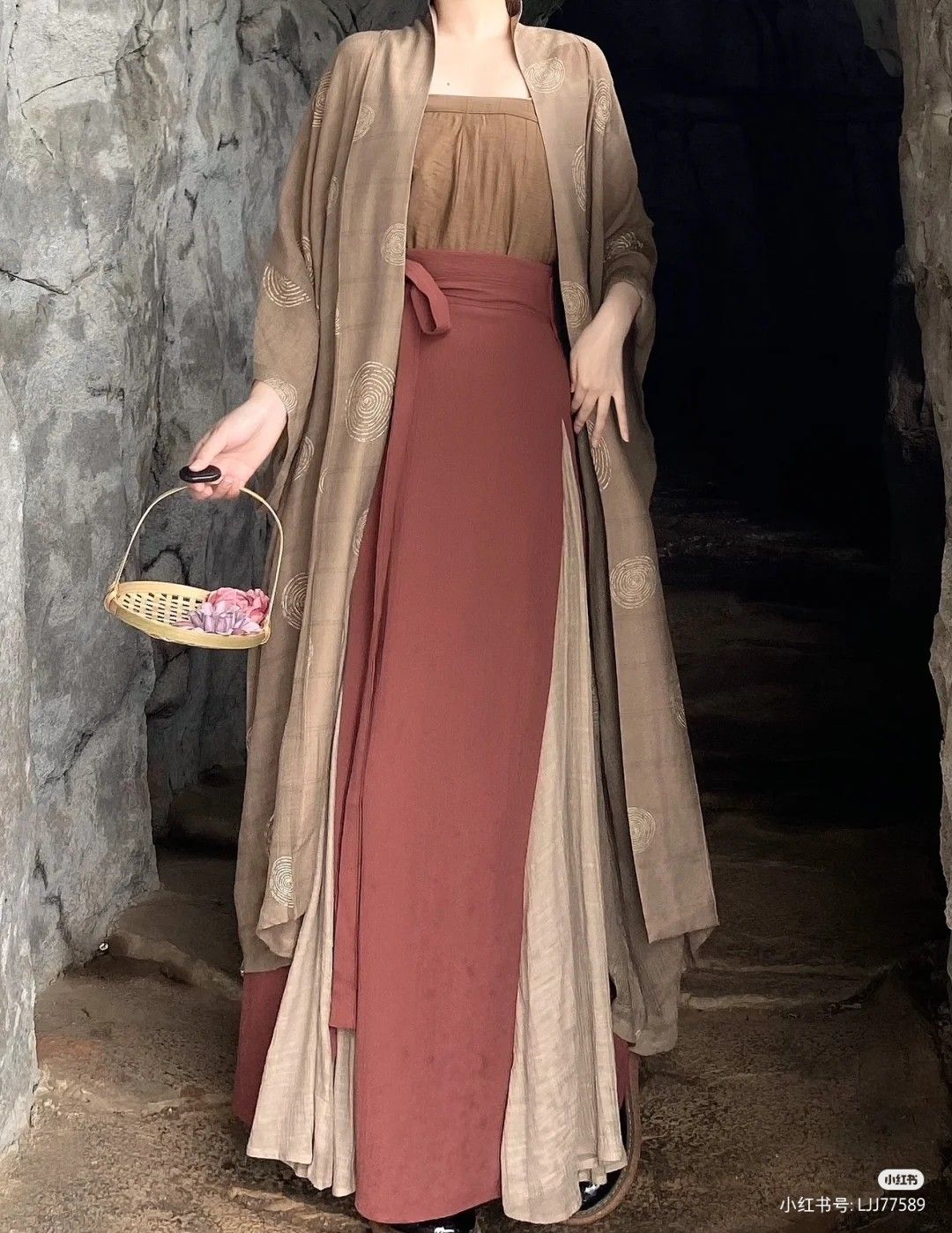 Magnificent and Elegant Qipao for the Brides Mother:The Allure of a Traditional Chinese Cheongsam Magnificent and Elegant Qipao for the Brides Mother:The Allure of a Traditional Chinese Cheongsam