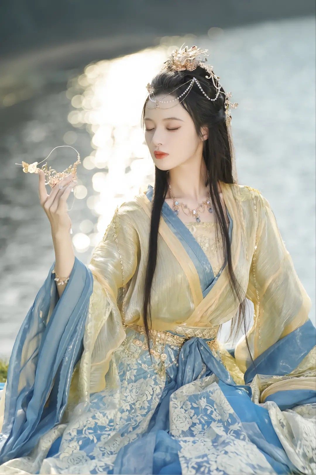 Ancient Charm of Summer Hanfu Women:A Journey into Fairyland with Ethereal Style Ancient Charm of Summer Hanfu Women:A Journey into Fairyland with Ethereal Style