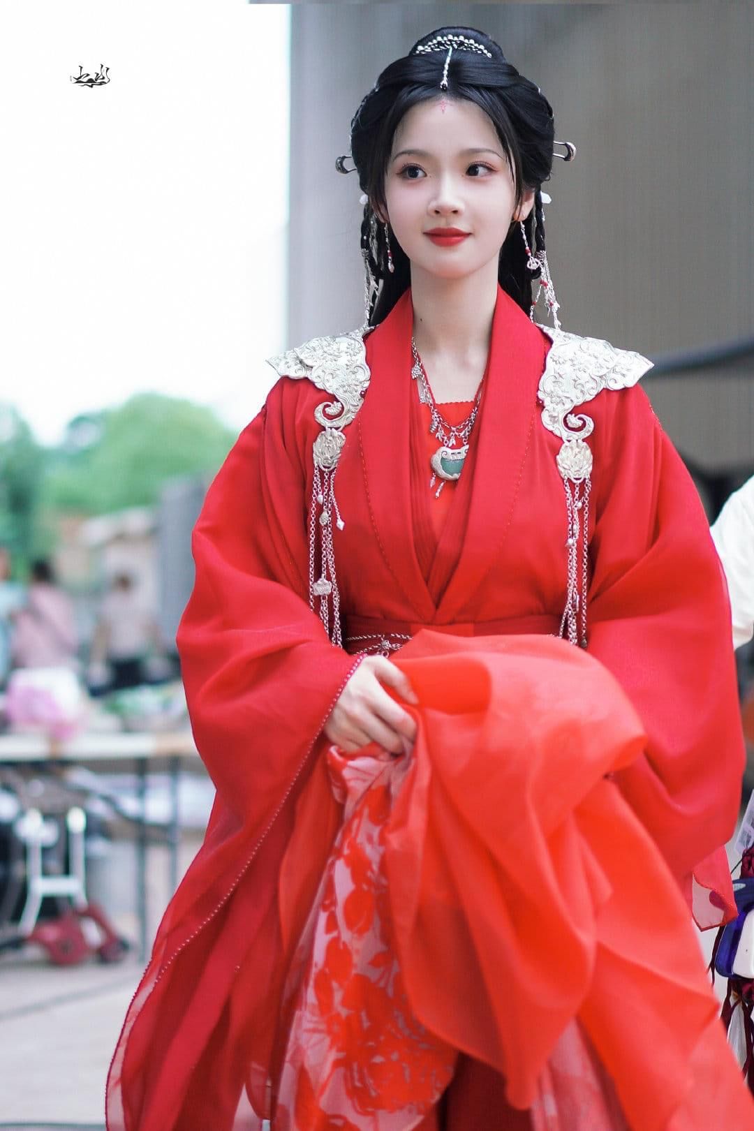The Splendor of Southern Song:The Cultural Significance of Hanfu in the Form of Nangezizi The Splendor of Southern Song:The Cultural Significance of Hanfu in the Form of Nangezizi