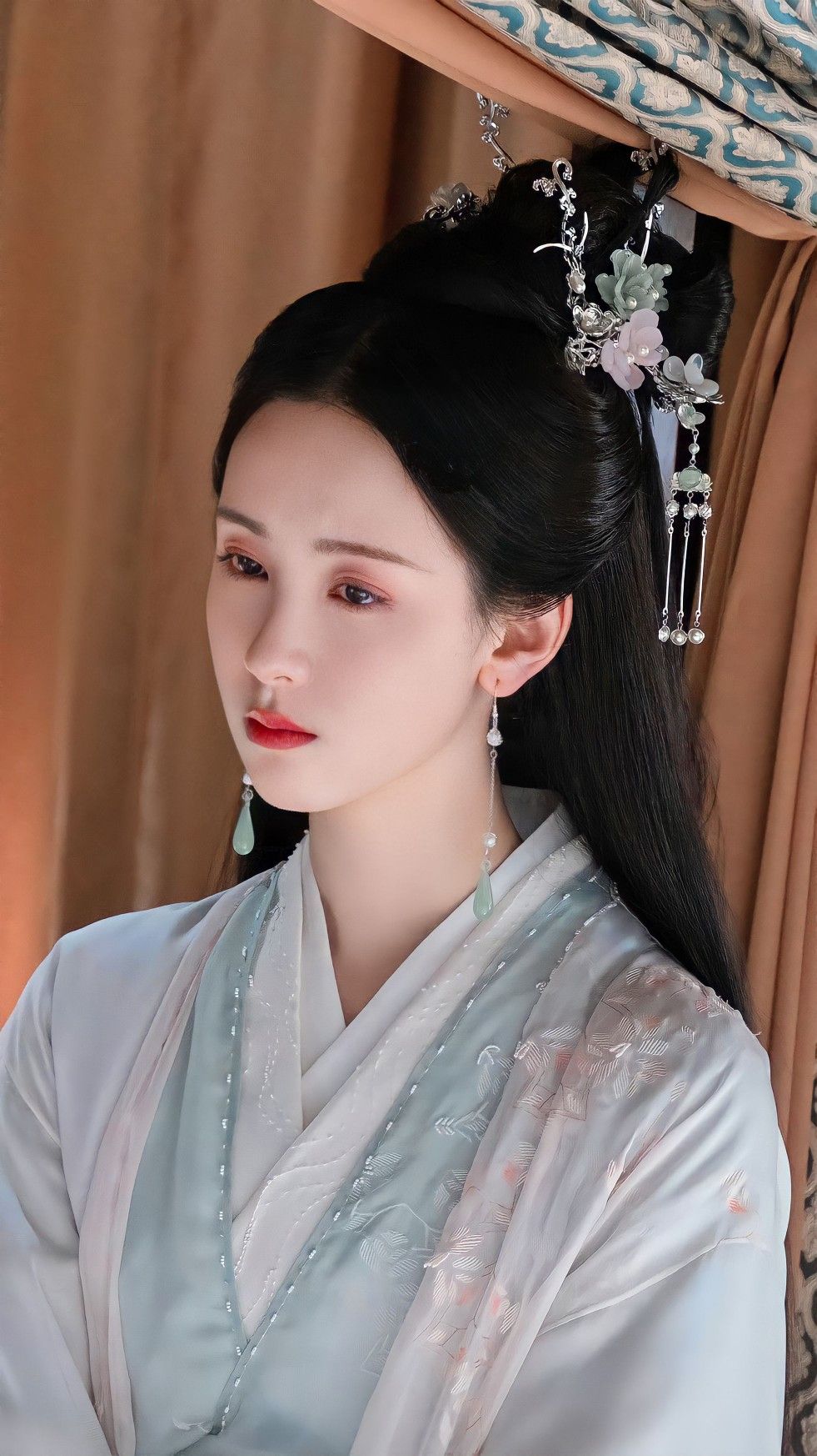 A Royal Childs Elegant Costume:The 9-Year-Olds Imperial Concubine Ancient Attire A Royal Childs Elegant Costume:The 9-Year-Olds Imperial Concubine Ancient Attire