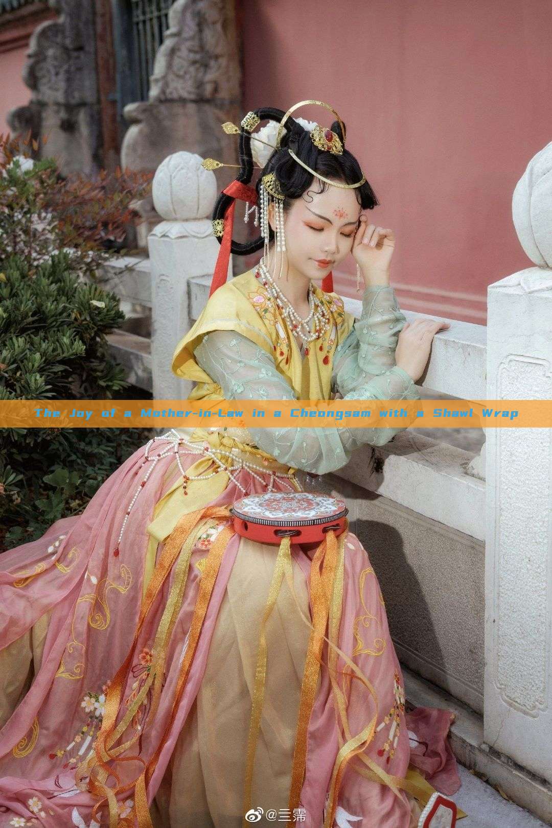 The Joy of a Mother-in-Law in a Cheongsam with a Shawl Wrap The Joy of a Mother-in-Law in a Cheongsam with a Shawl Wrap
