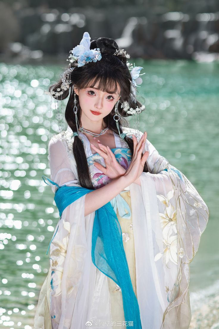 Daily Life in Hanfu:A Closer Look at Traditional Chinese Fashion Daily Life in Hanfu:A Closer Look at Traditional Chinese Fashion