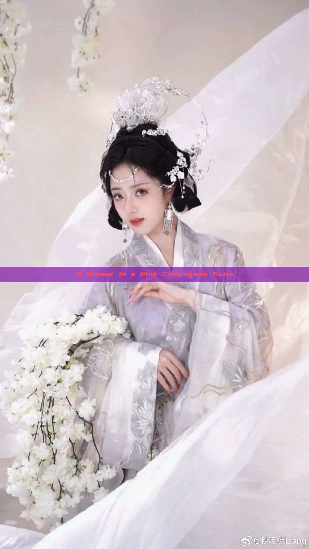 A Glamor in a Pink Cheongsam Suite