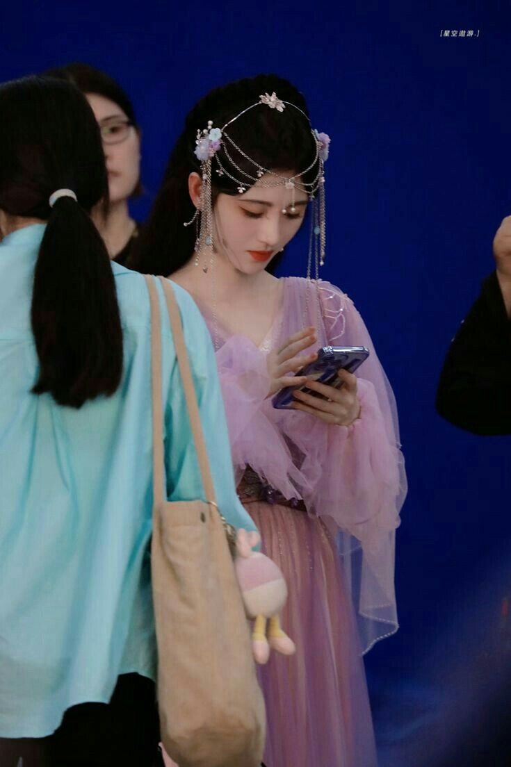 Princess Elsas Hanfu Dress:A Blend of Tradition and Modernity Princess Elsas Hanfu Dress:A Blend of Tradition and Modernity