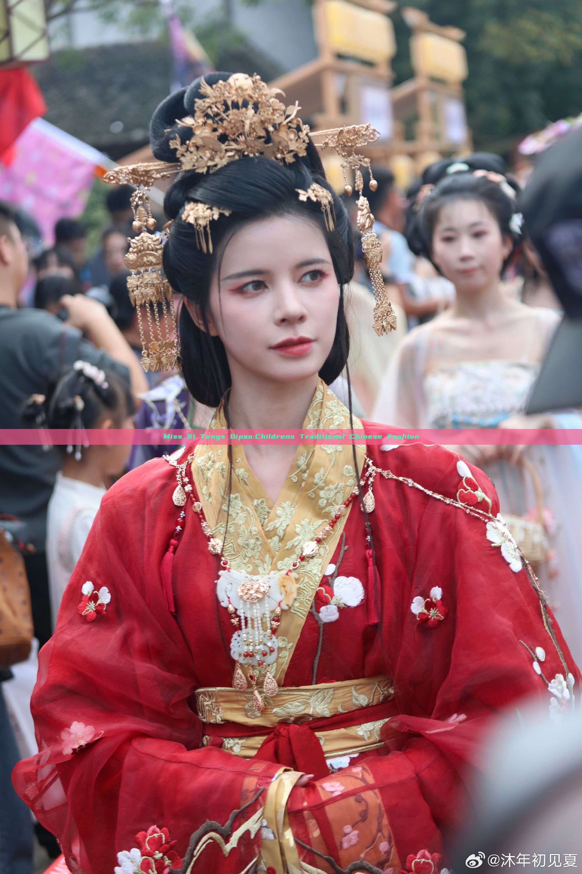 Miss Si Tengs Qipao:Childrens Traditional Chinese Fashion Miss Si Tengs Qipao:Childrens Traditional Chinese Fashion