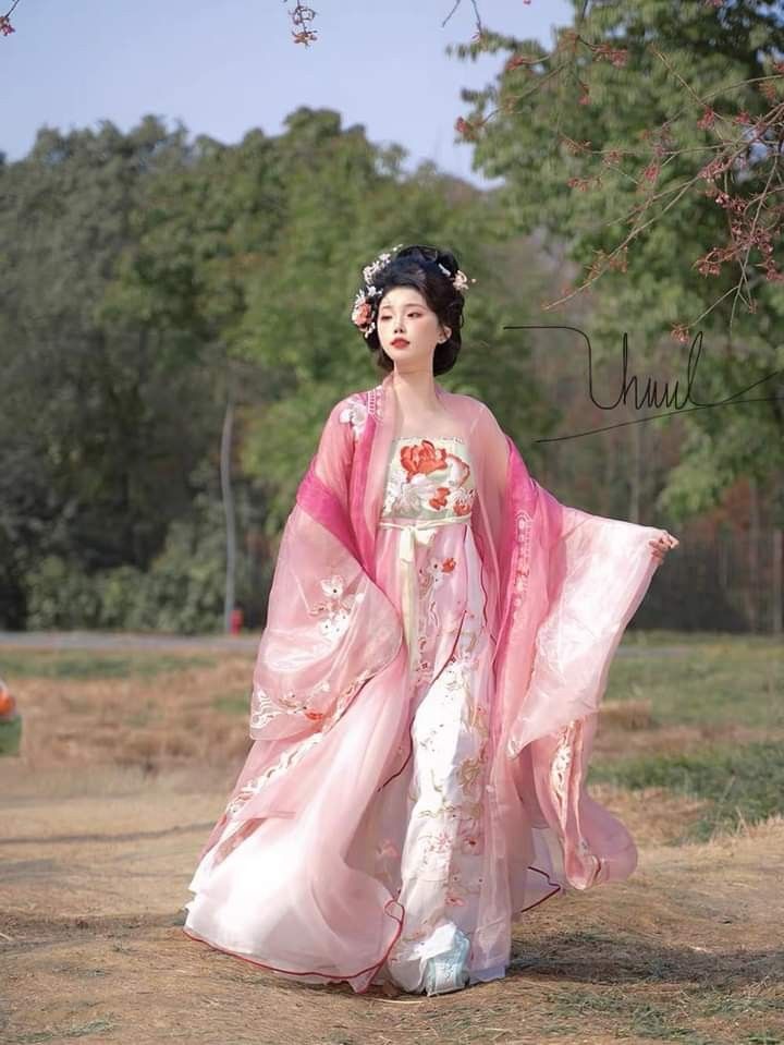PUBG:The Enthusiastic Journey of a Lovely Miao-Style Cheongsam Character PUBG:The Enthusiastic Journey of a Lovely Miao-Style Cheongsam Character