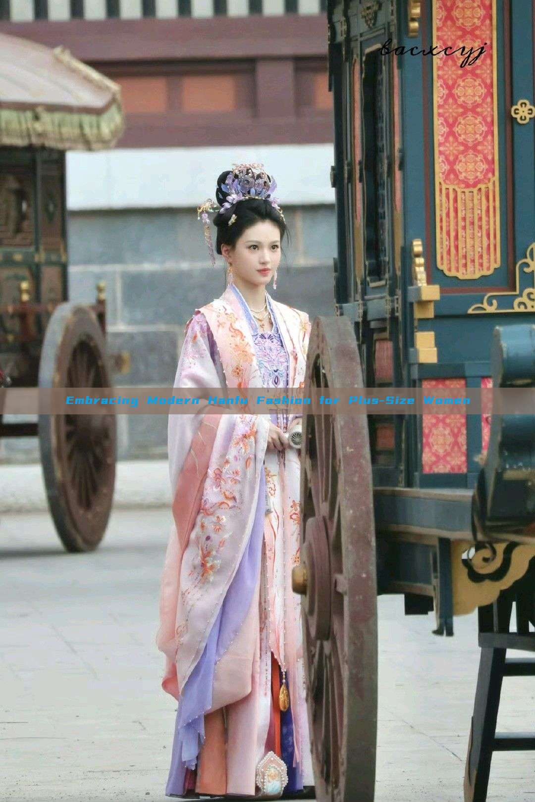 Embracing Modern Hanfu Fashion for Plus-Size Women Embracing Modern Hanfu Fashion for Plus-Size Women